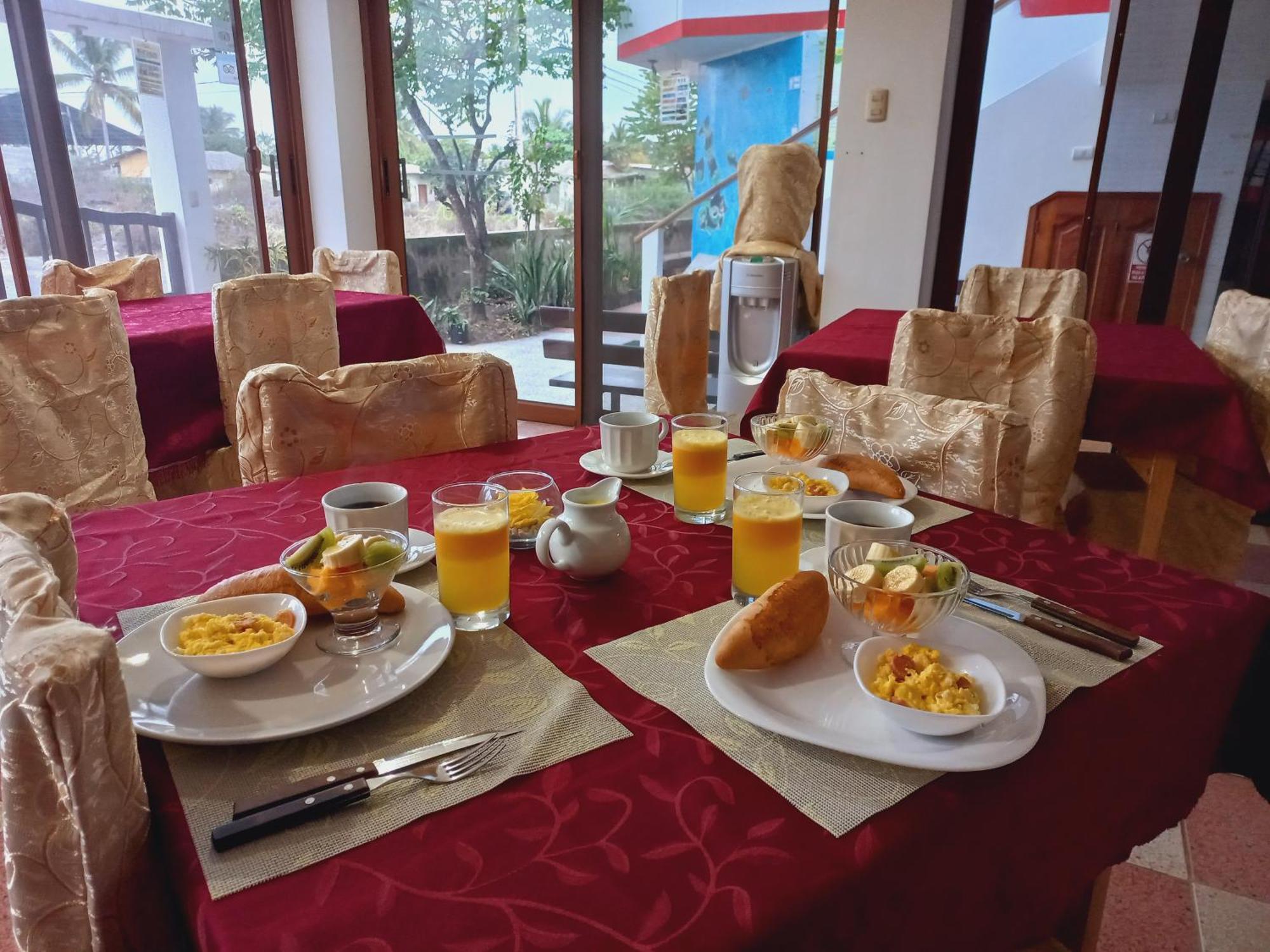 Hotel Sula Sula 푸에르토빌라밀 외부 사진
